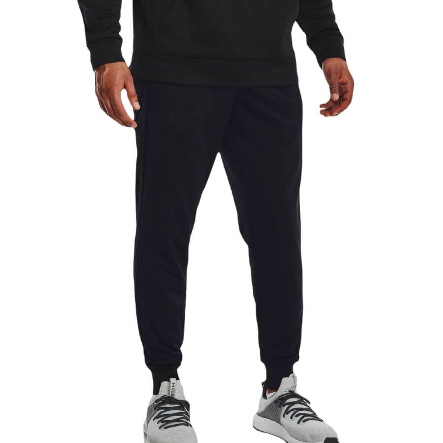 Pánske tepláky UA 1373362 Armour Fleece Joggers Tieto pánske fleecové tepláky sú ľahké, priedušné a zároveň teplé. Poskytnú Vám pohodlie počas každého dňa.