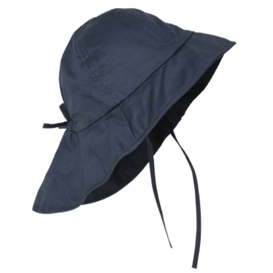 Detský klobúk En Fant 5763 Roztomilý letný klobúčik s praktickým tienidlom. Šnúrky pod bradou a vzadu na hlave zaisťujú, že klobúčik dobre sedí.