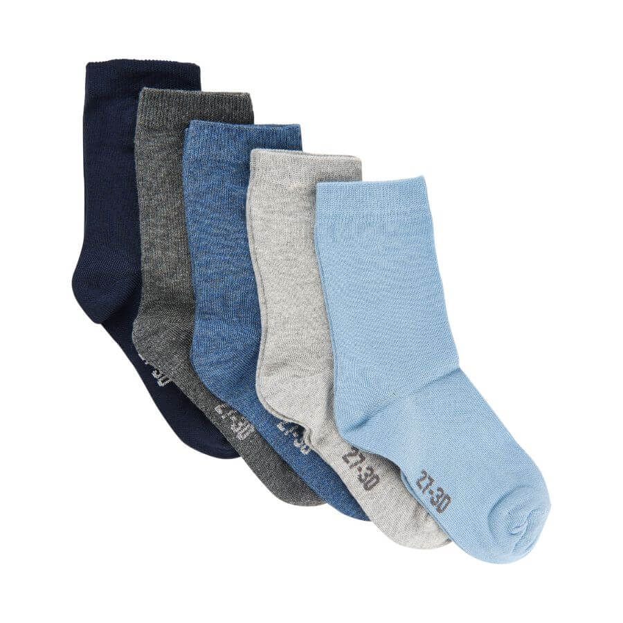 Kvalitné detské ponožky Minymo 5247 v jednofarebných odtieňoch.  Ponožky majú navrchu rebrovaný pás, vďaka ktorému dobre padnú. 5-balenie.