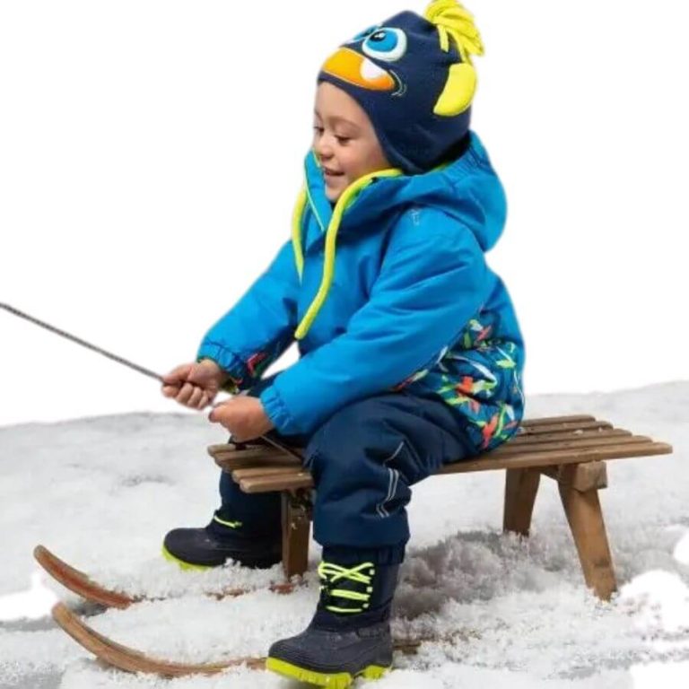Detská bunda CMP 31W1302KB CHILD JACKET FIX HOOD Detská lyžiarska bunda CMP s pevnou kapucňou. Tenké polstrovanie udrží Vaše dieťa v teple bez toho, aby ho obmedzovalo v pohybe. Špeciálny laminát medzi tkaninami spolu s čiastočne podlepenými švami chráni v nepriaznivom počasí.